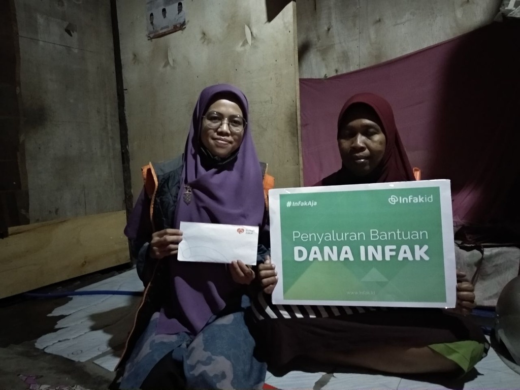 Penyaluran Bantuan Modal Usaha Untuk Ibu Fitri